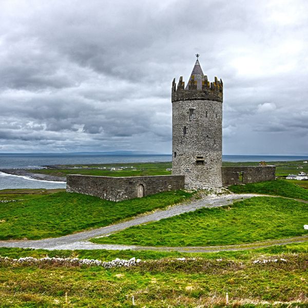 irland-tower09B1D38A-BB3A-F05F-54CE-25B0D815EF9E.jpg